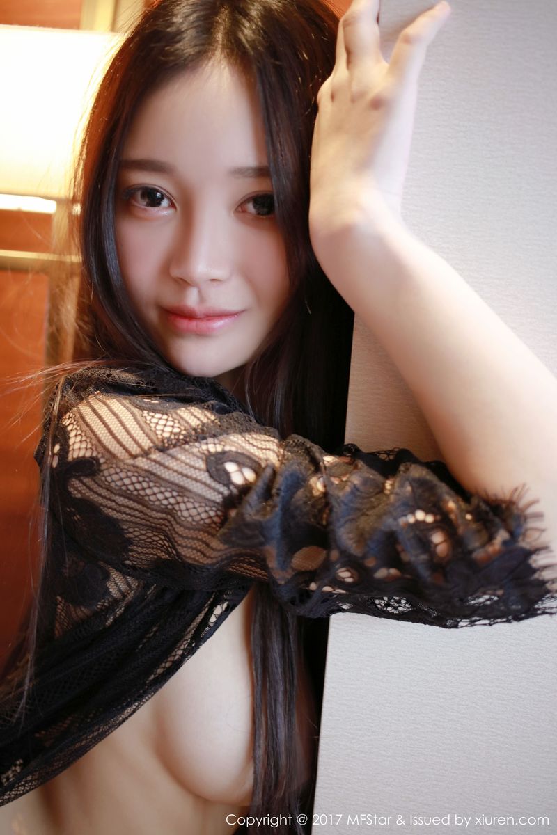 美女模特唐琪儿Beauty性感小背心大尺度透视写真