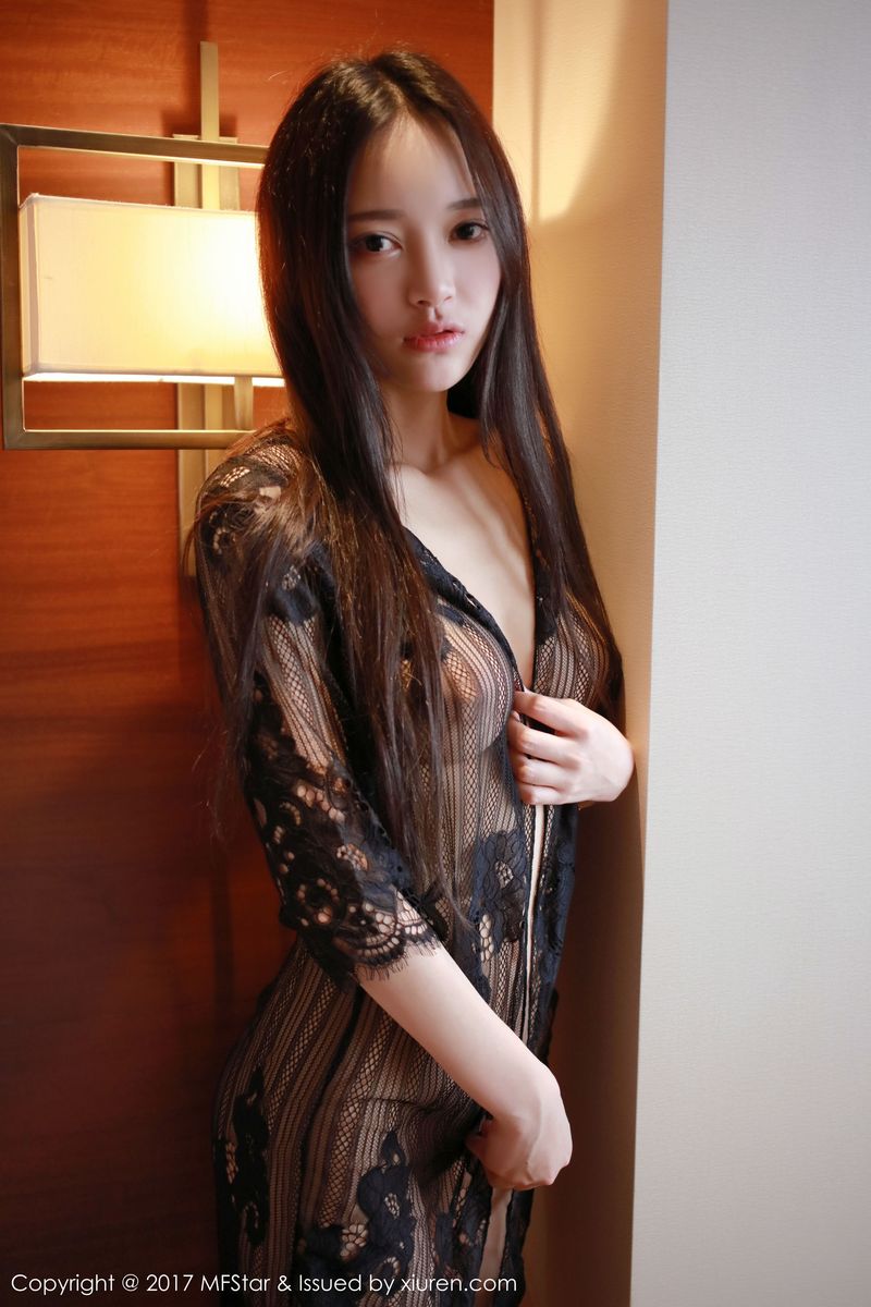 美女模特唐琪儿Beauty性感小背心大尺度透视写真