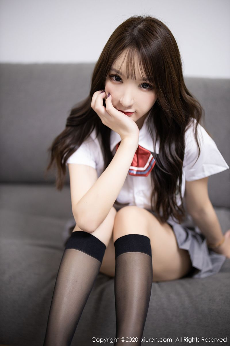性感女神周于希Sandy黑丝吊袜&学生装系列户外实拍