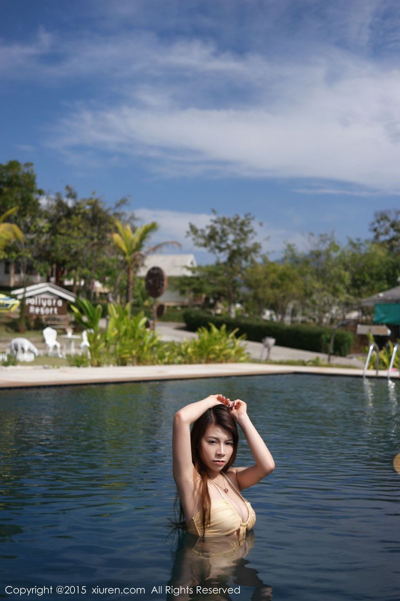 美女模特vetiver嘉宝贝儿抹胸长裙系列泰国旅拍