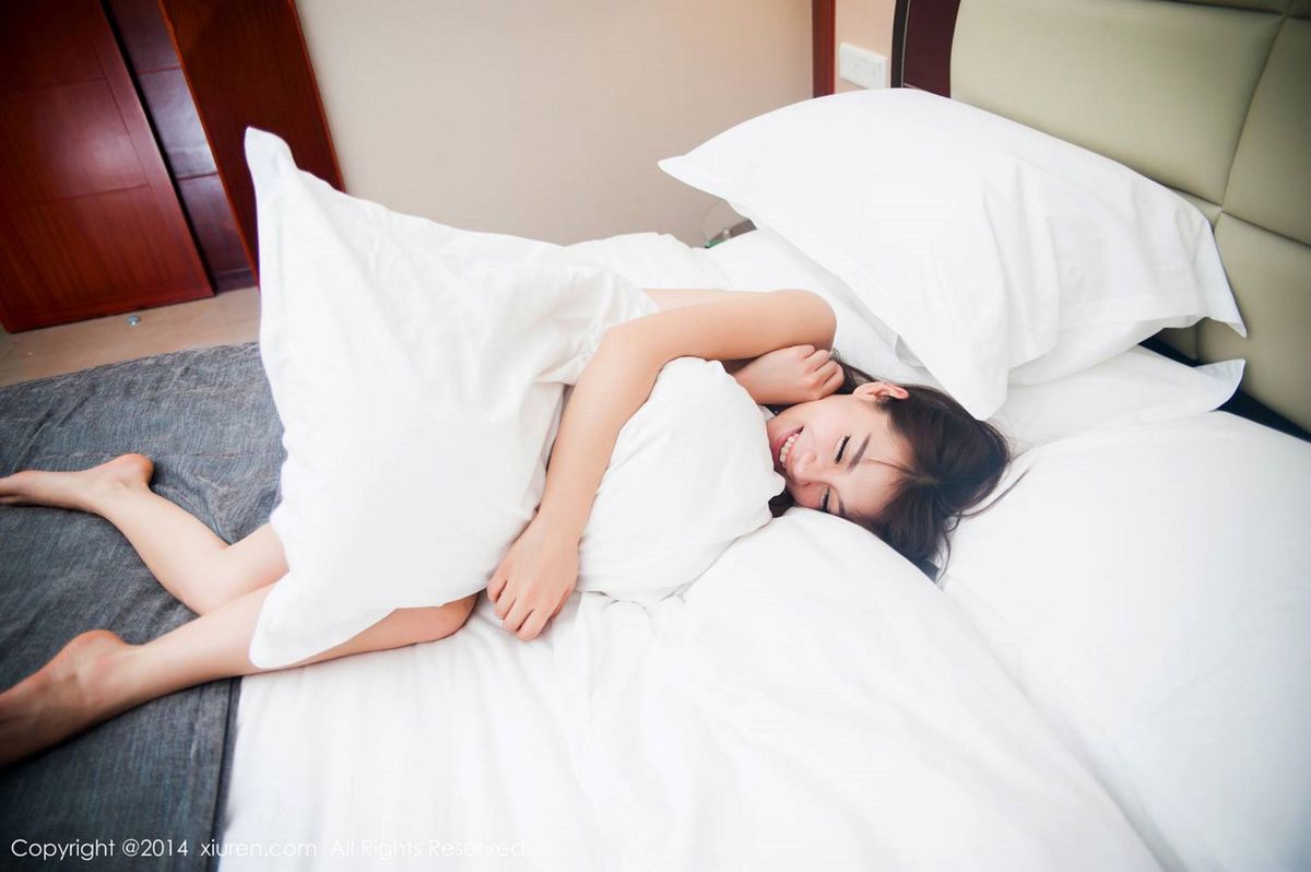 美女模特Vetiver嘉宝贝儿比基尼+内衣系列性感写真