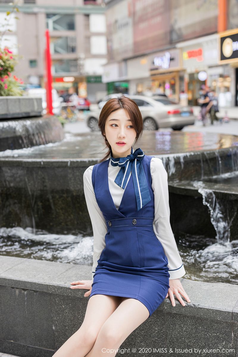 美女模特九月生丝袜美腿职场OL制服系列写真