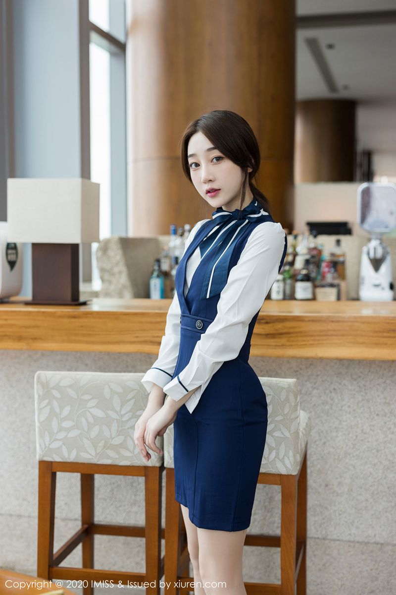 美女模特九月生丝袜美腿职场OL制服系列写真