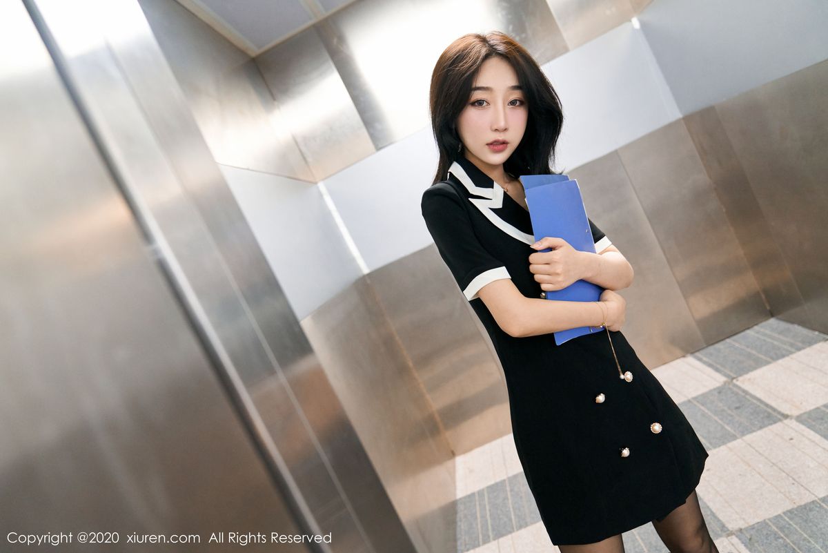 美女模特九月生黑丝美腿职场秘书系列心愿旅拍