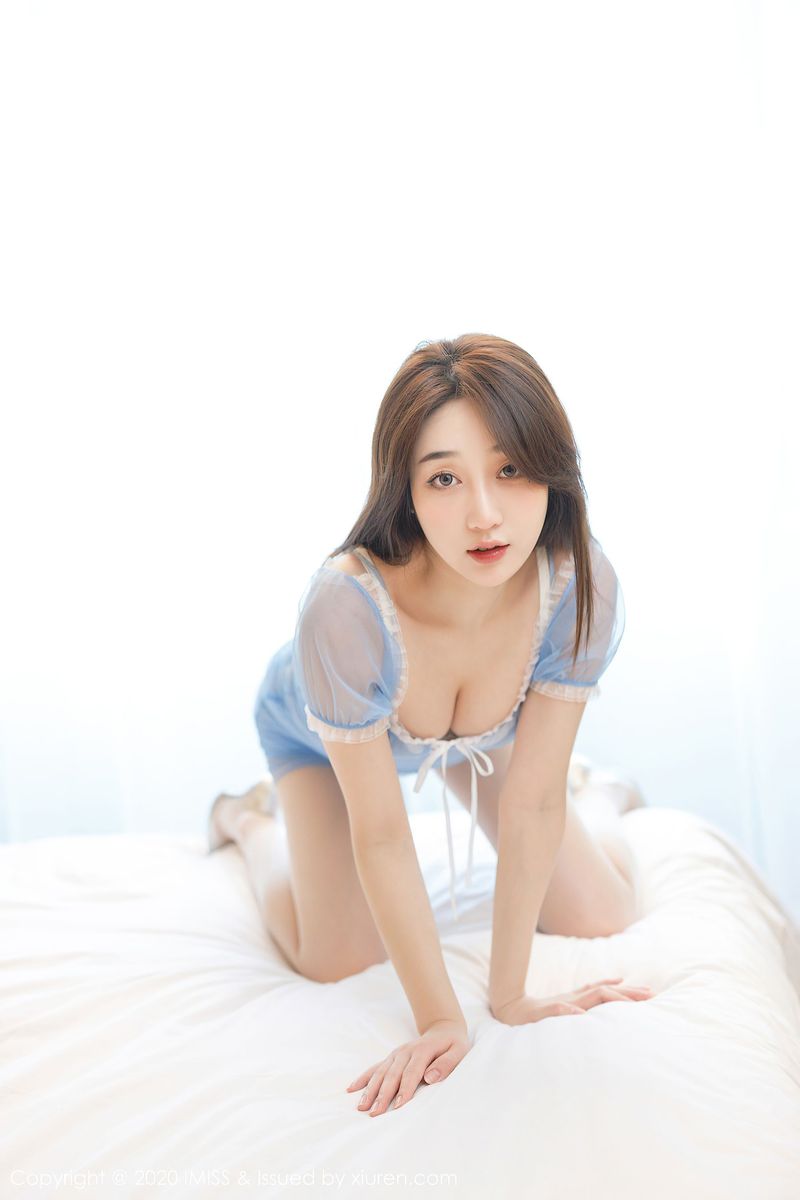 美女模特九月生清透丝袜蕾丝内衣诱惑气息写真