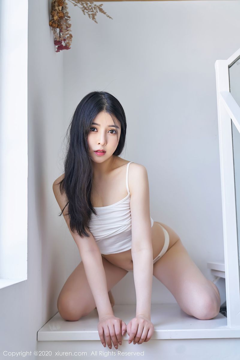 美女模特姜贞语修长美腿吊带系列私房激凸写真