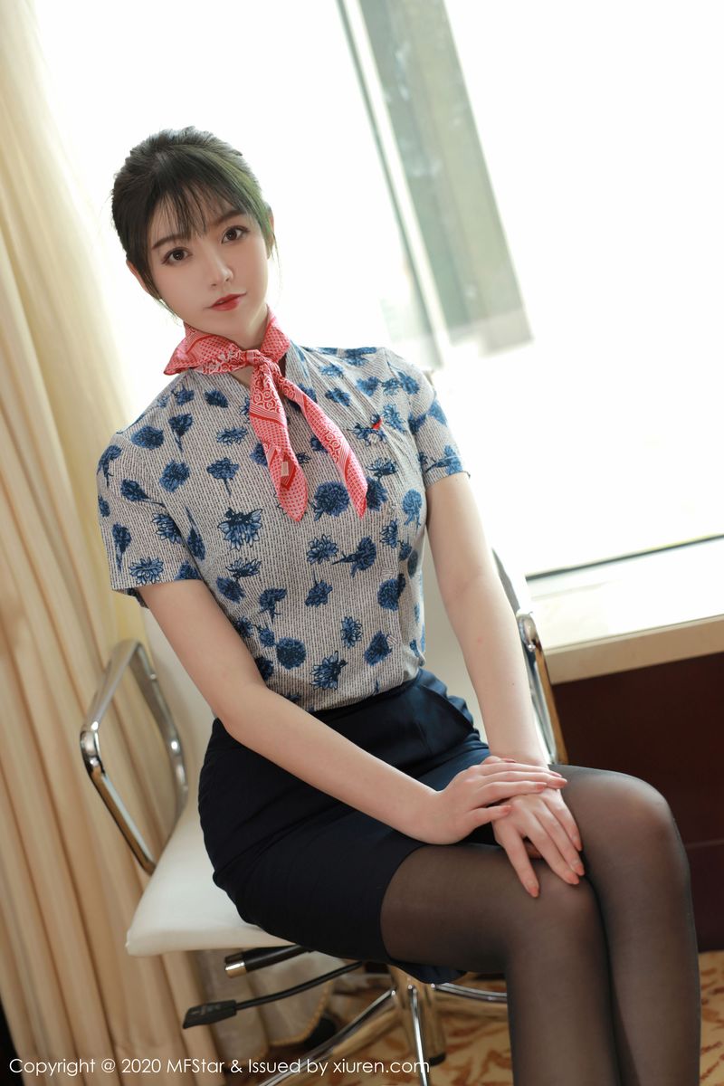 新人模特yoo优优黑丝美腿&空乘制服系列写真