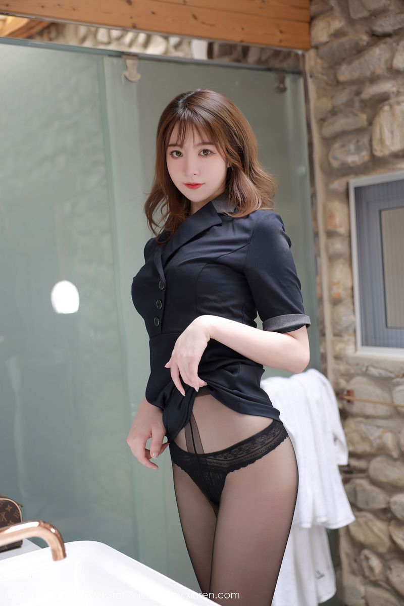 美女模特yoo优优黑色制服浴室内衣系列大理旅拍