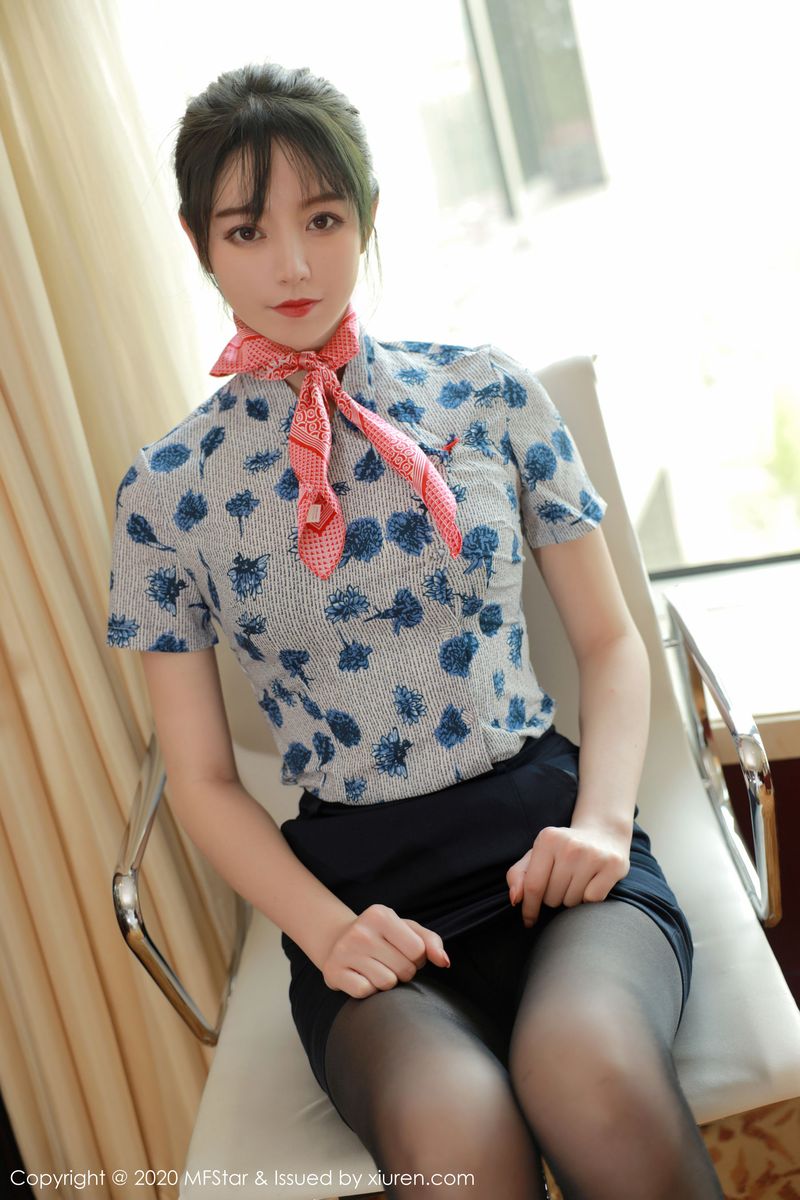 新人模特yoo优优黑丝美腿&空乘制服系列写真