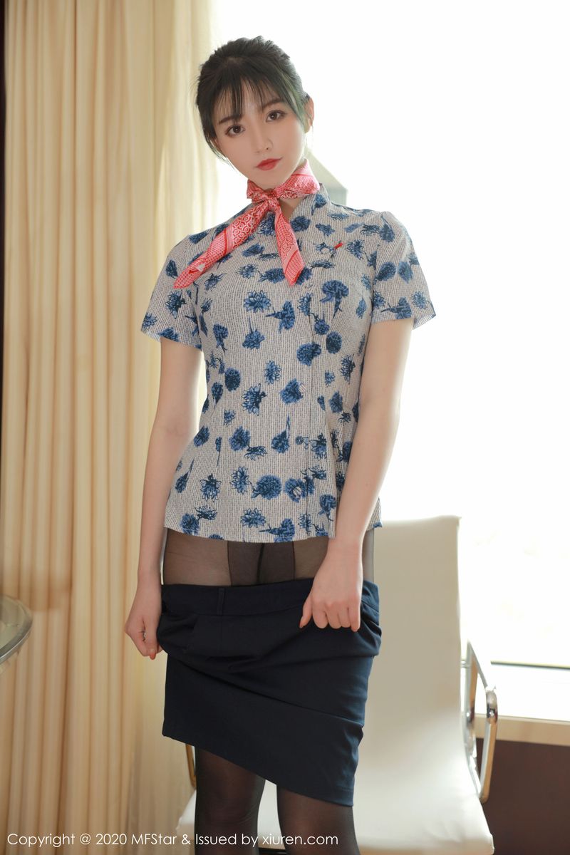 新人模特yoo优优黑丝美腿&空乘制服系列写真