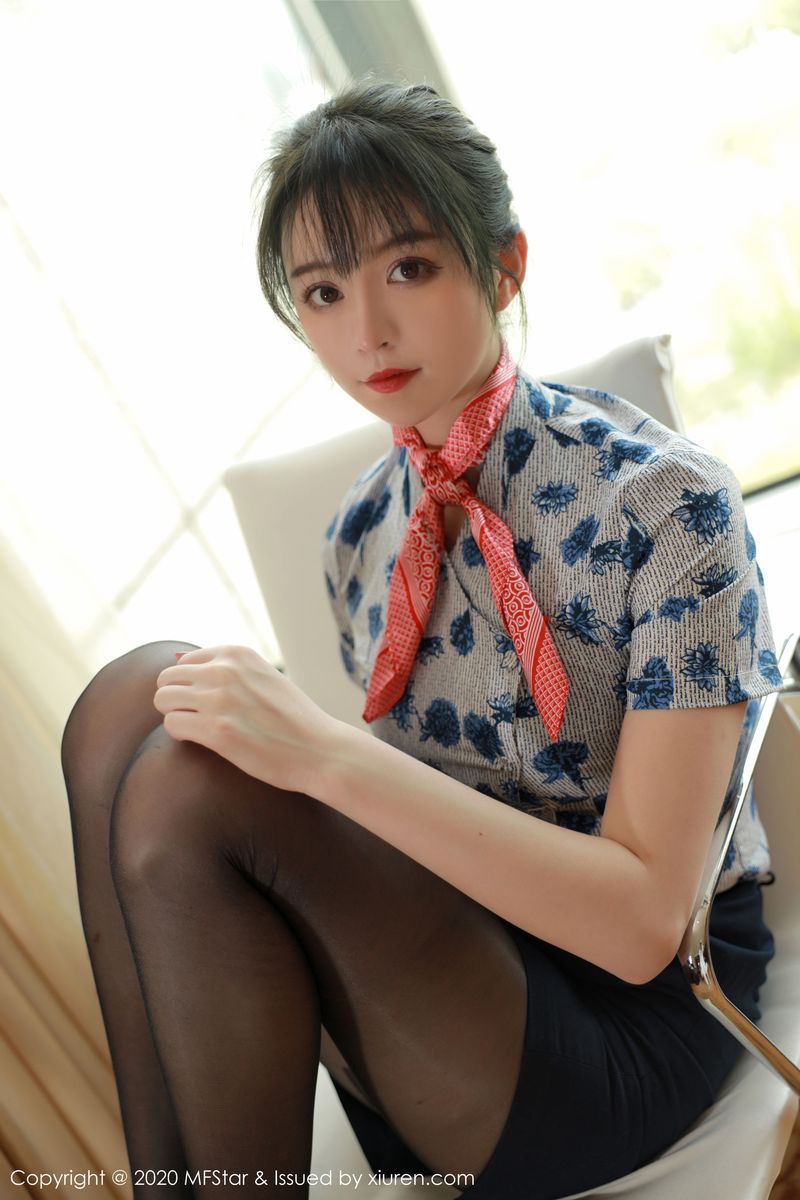 新人模特yoo优优黑丝美腿&空乘制服系列写真
