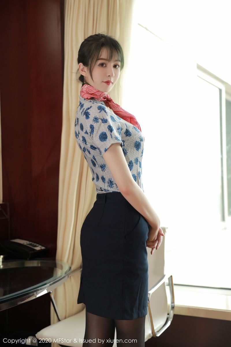新人模特yoo优优黑丝美腿&空乘制服系列写真