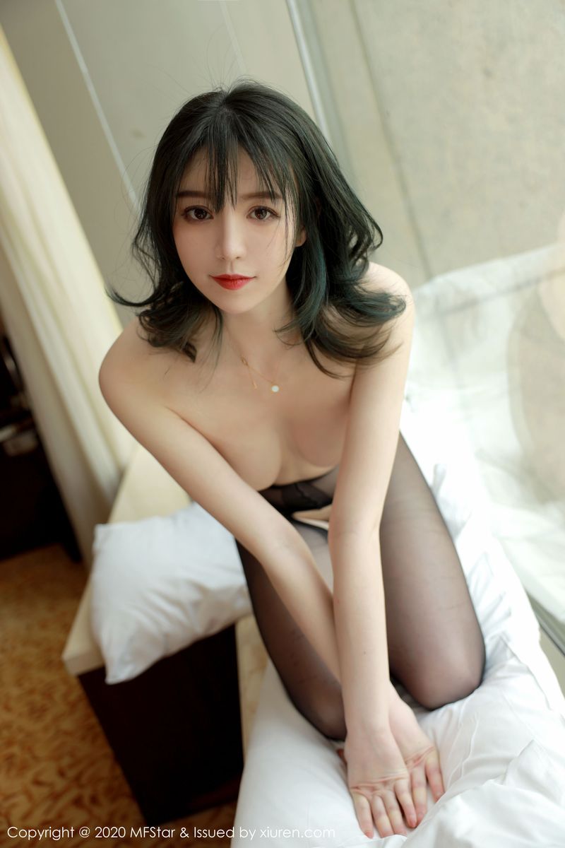 美女模特yoo优优纤纤细腿黑色内衣主题写真