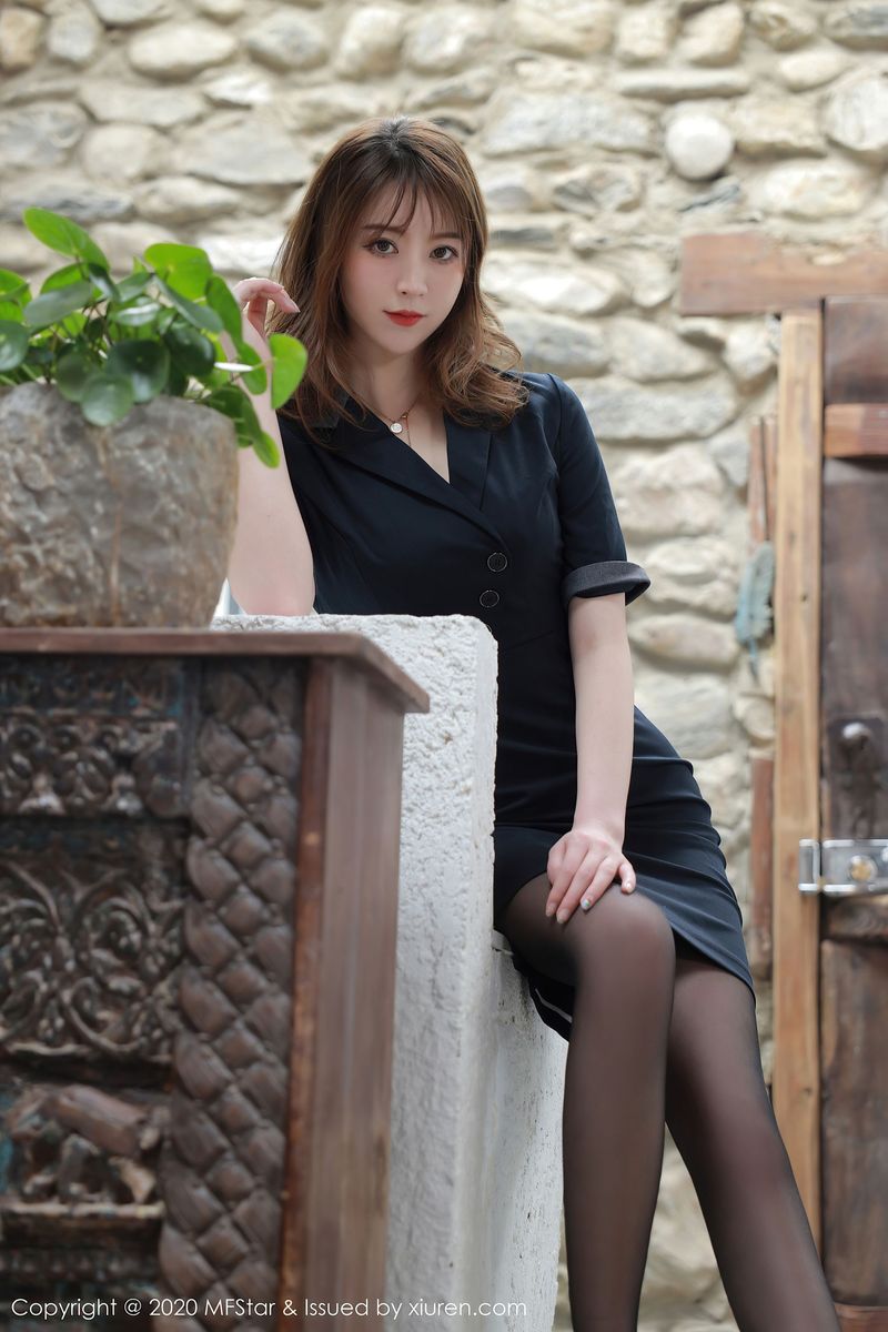 美女模特yoo优优黑色制服浴室内衣系列大理旅拍