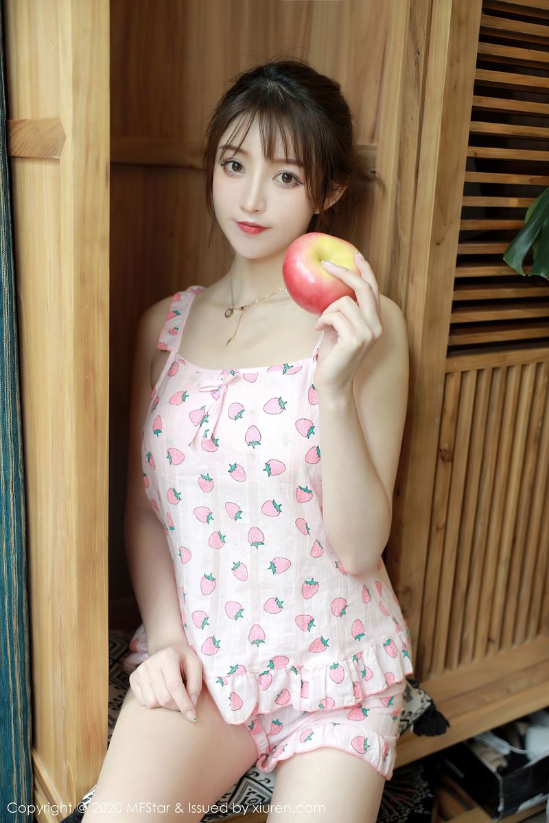 草莓少女yoo优优粉嫩美腿邻家女孩系列大理旅拍