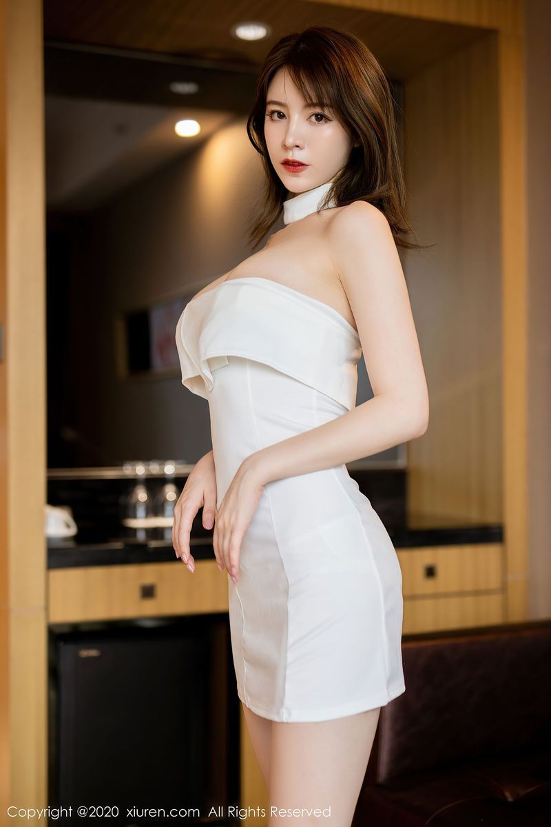 美女模特yoo优优修长美腿&抹胸礼裙私房写真
