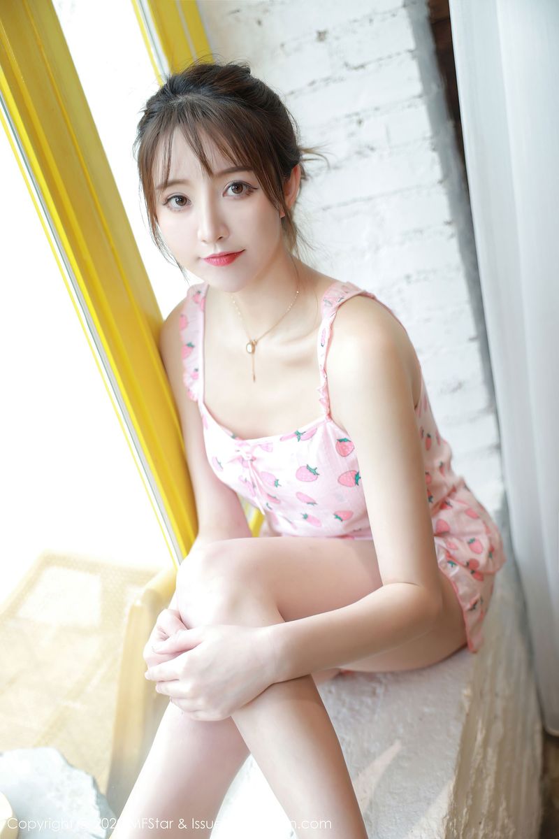 草莓少女yoo优优粉嫩美腿邻家女孩系列大理旅拍