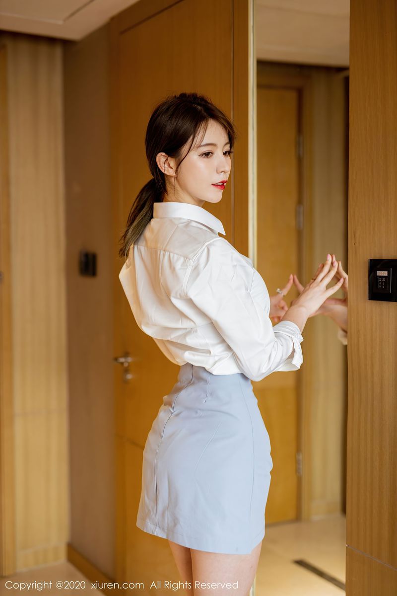 美女模特yoo优优白衬衫性感秘书装职场OL写真