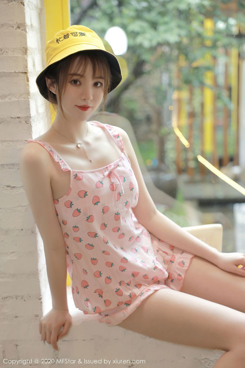 草莓少女yoo优优粉嫩美腿邻家女孩系列大理旅拍