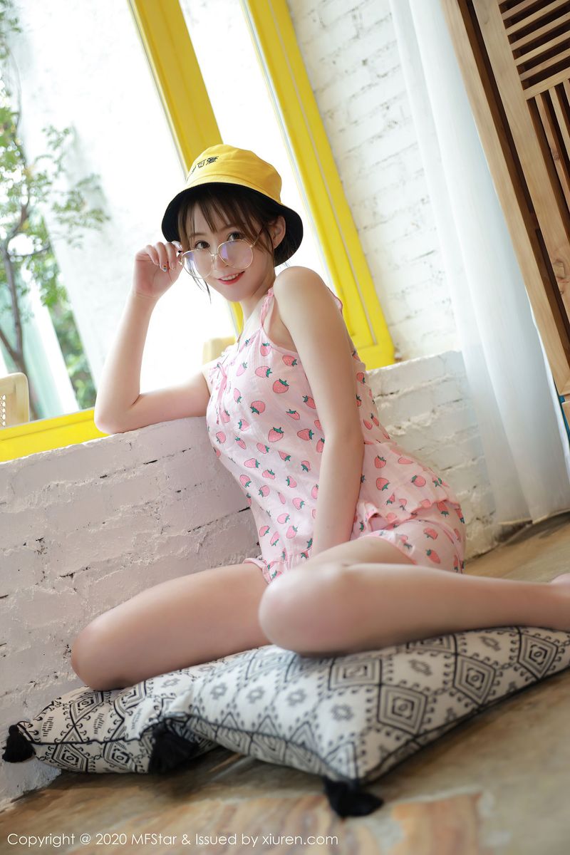 草莓少女yoo优优粉嫩美腿邻家女孩系列大理旅拍