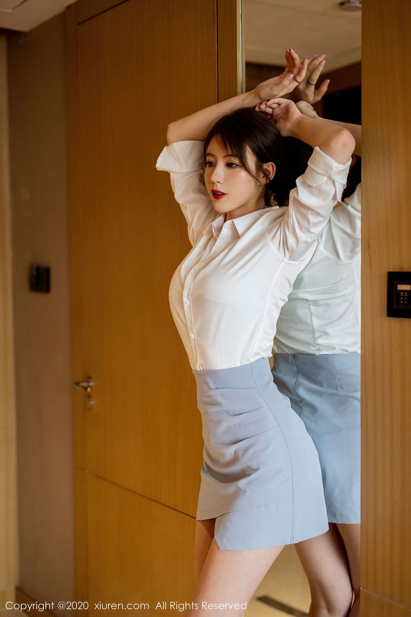 美女模特yoo优优白衬衫性感秘书装职场OL写真