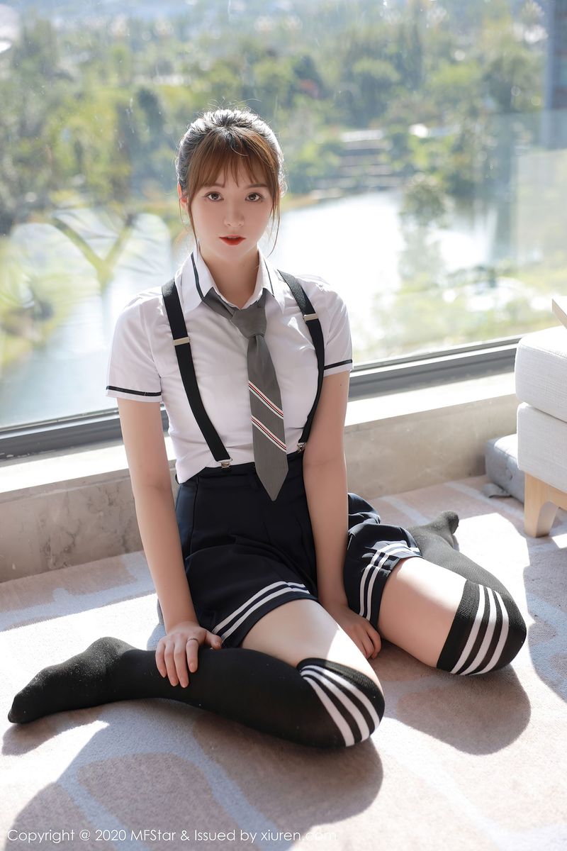 美女模特yoo优优 - 学院风校服清纯系列四川旅拍