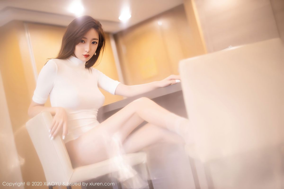 美女模特安琪Yee - 白色连体衣薄透丝袜性感写真