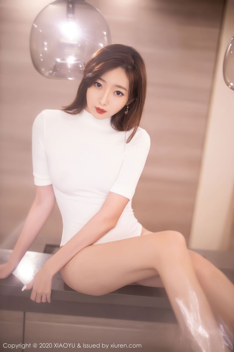 美女模特安琪Yee - 白色连体衣薄透丝袜性感写真