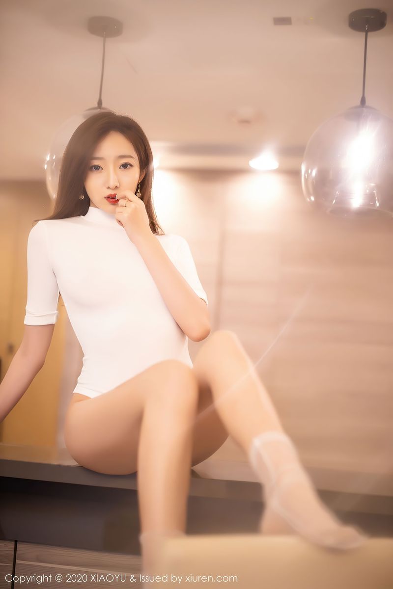 美女模特安琪Yee - 白色连体衣薄透丝袜性感写真