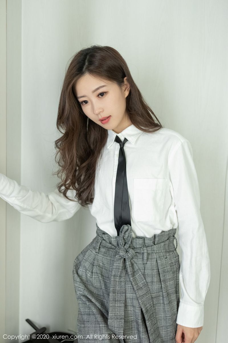 美女模特杨紫嫣Cynthia黑丝美腿与夜景街拍系列写真