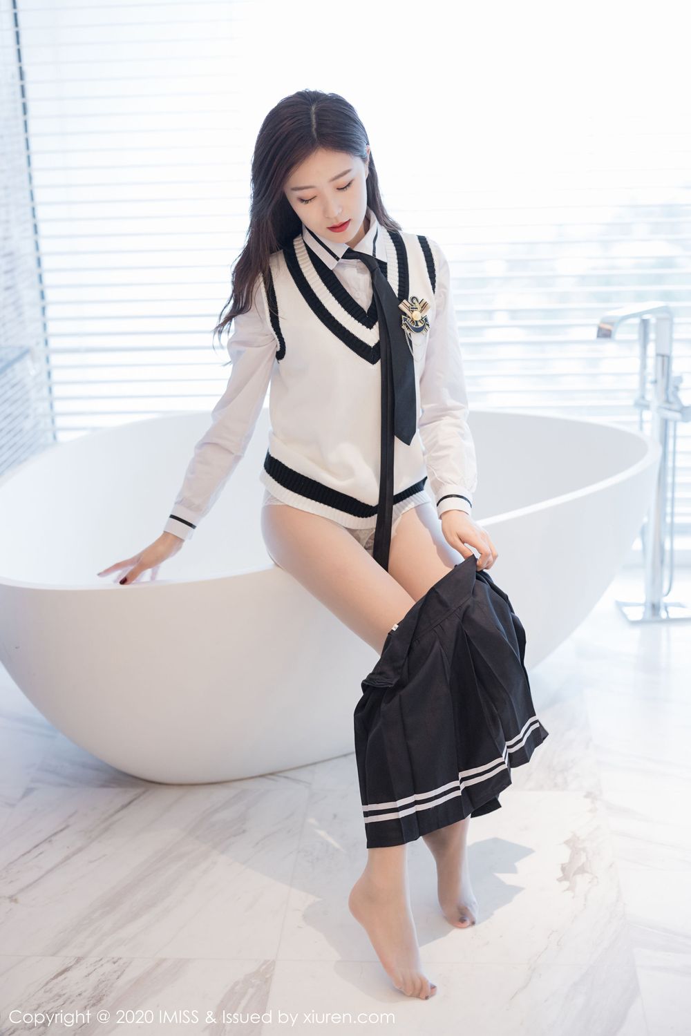 美女模特杨紫嫣Cynthia丝袜美腿清纯装扮酒店剧情写真
