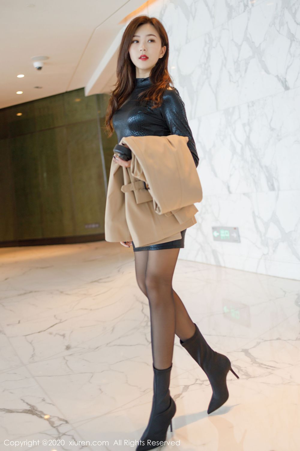 美女模特杨紫嫣Cynthia皮衣黑丝系列尾随主题写真