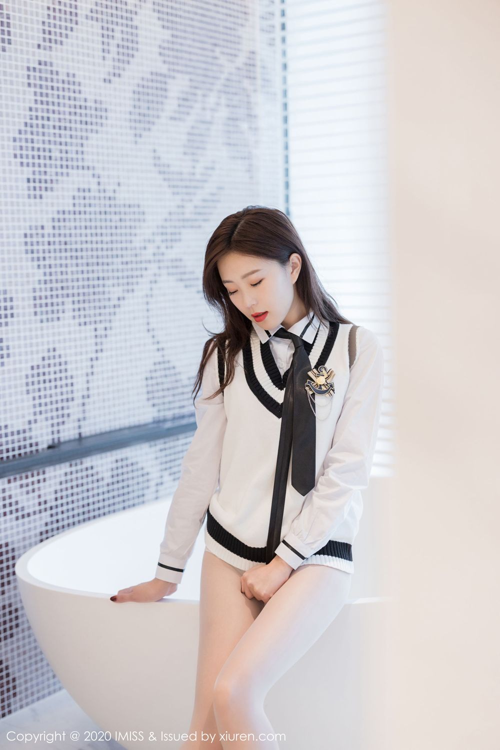 美女模特杨紫嫣Cynthia丝袜美腿清纯装扮酒店剧情写真