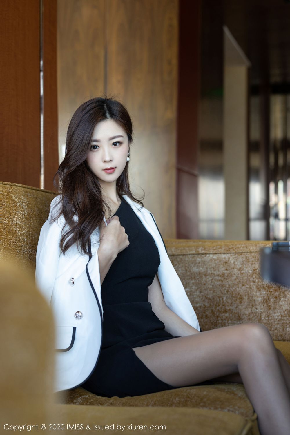 美女模特杨紫嫣Cynthia职业秘书+丝袜美腿车拍系列写真