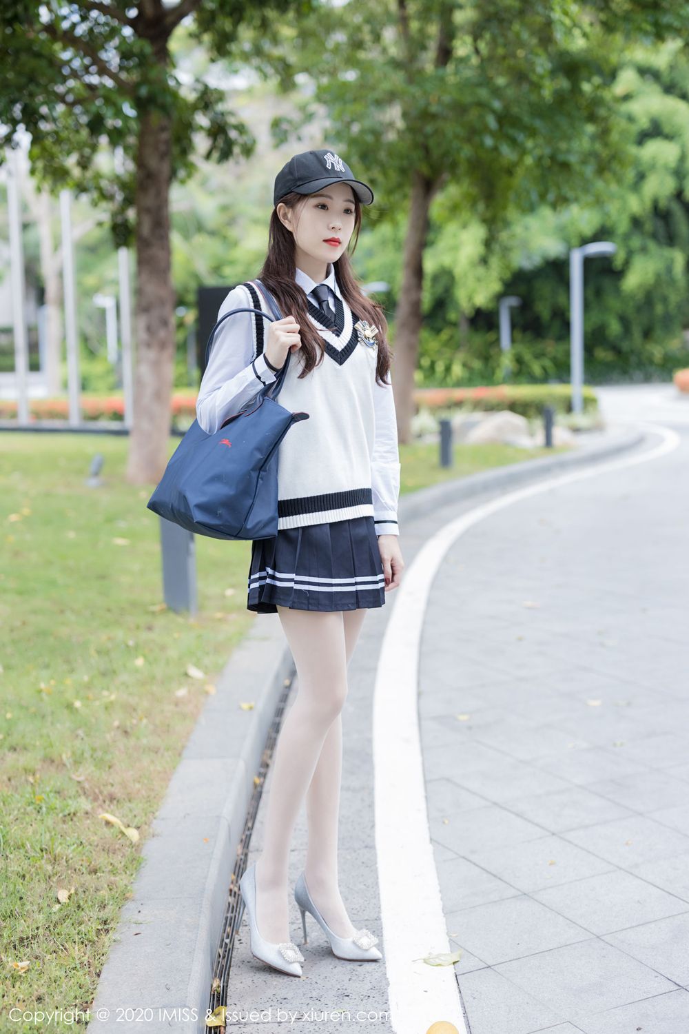 美女模特杨紫嫣Cynthia丝袜美腿清纯装扮酒店剧情写真