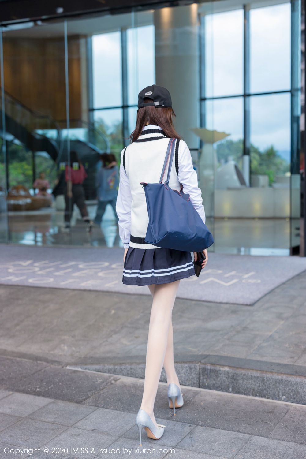 美女模特杨紫嫣Cynthia丝袜美腿清纯装扮酒店剧情写真