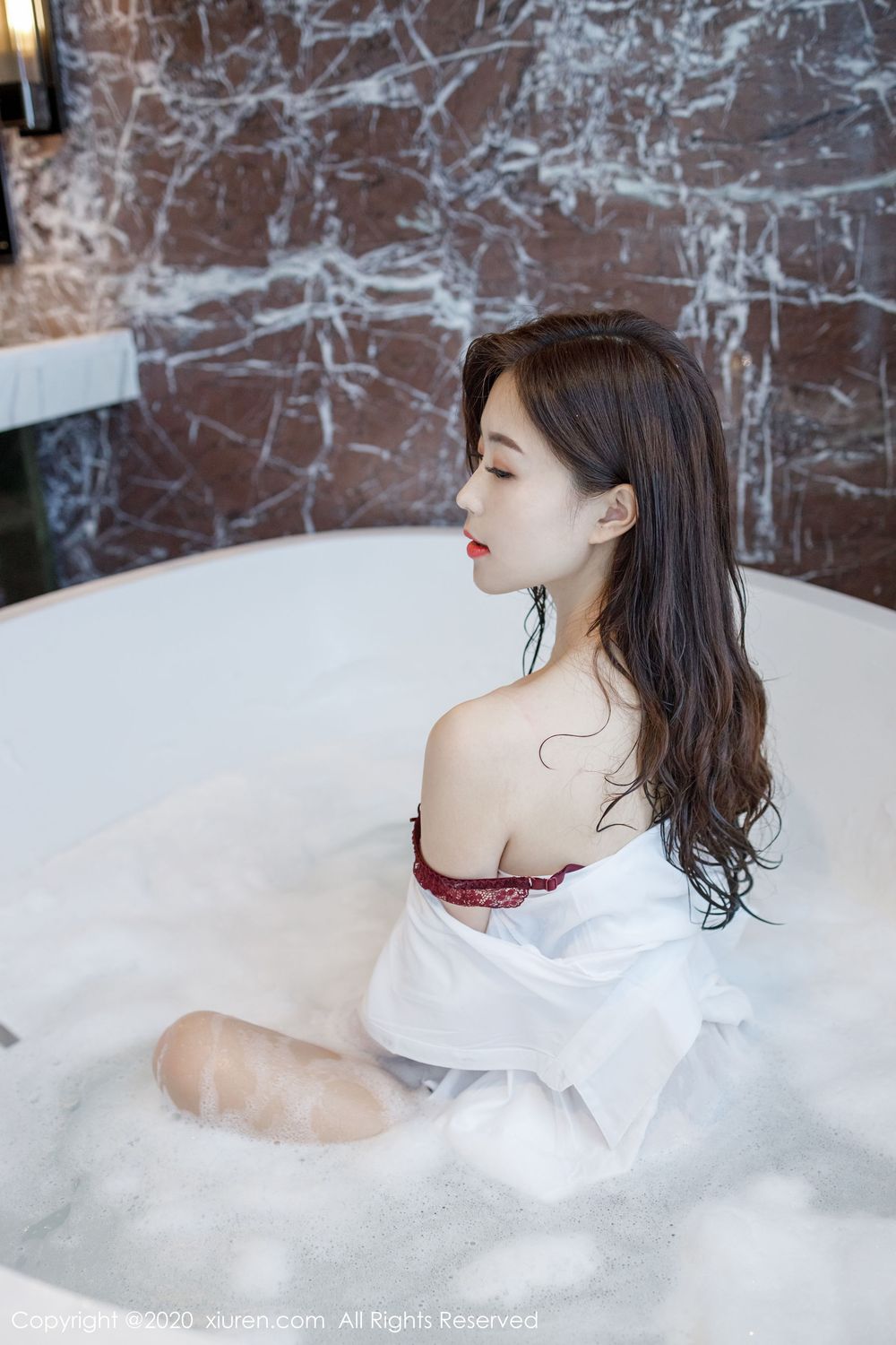 美女模特杨紫嫣Cynthia猩红内衣吊袜系列妖娆写真