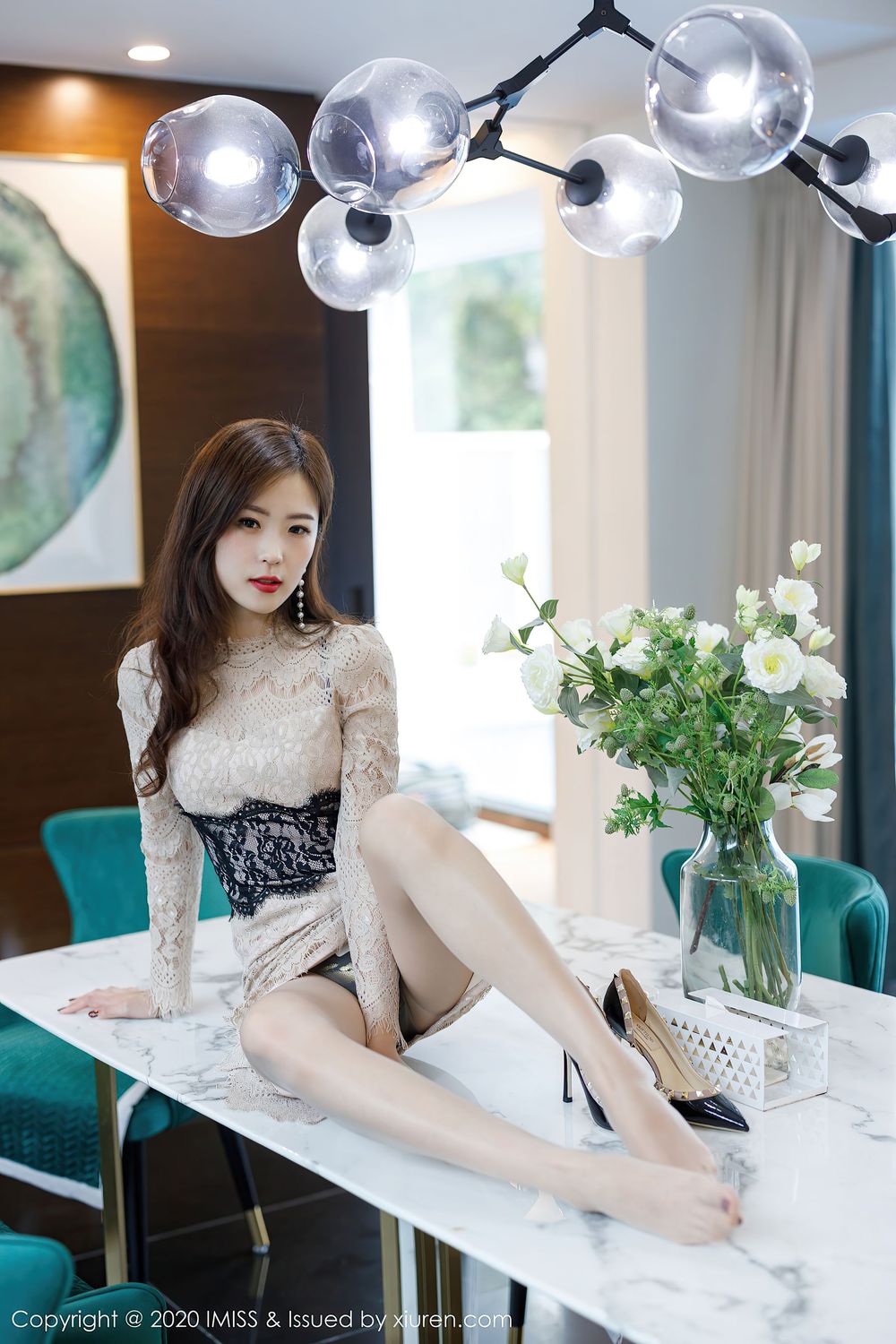 美女模特杨紫嫣Cynthia - 华丽礼裙丝袜美腿性感写真