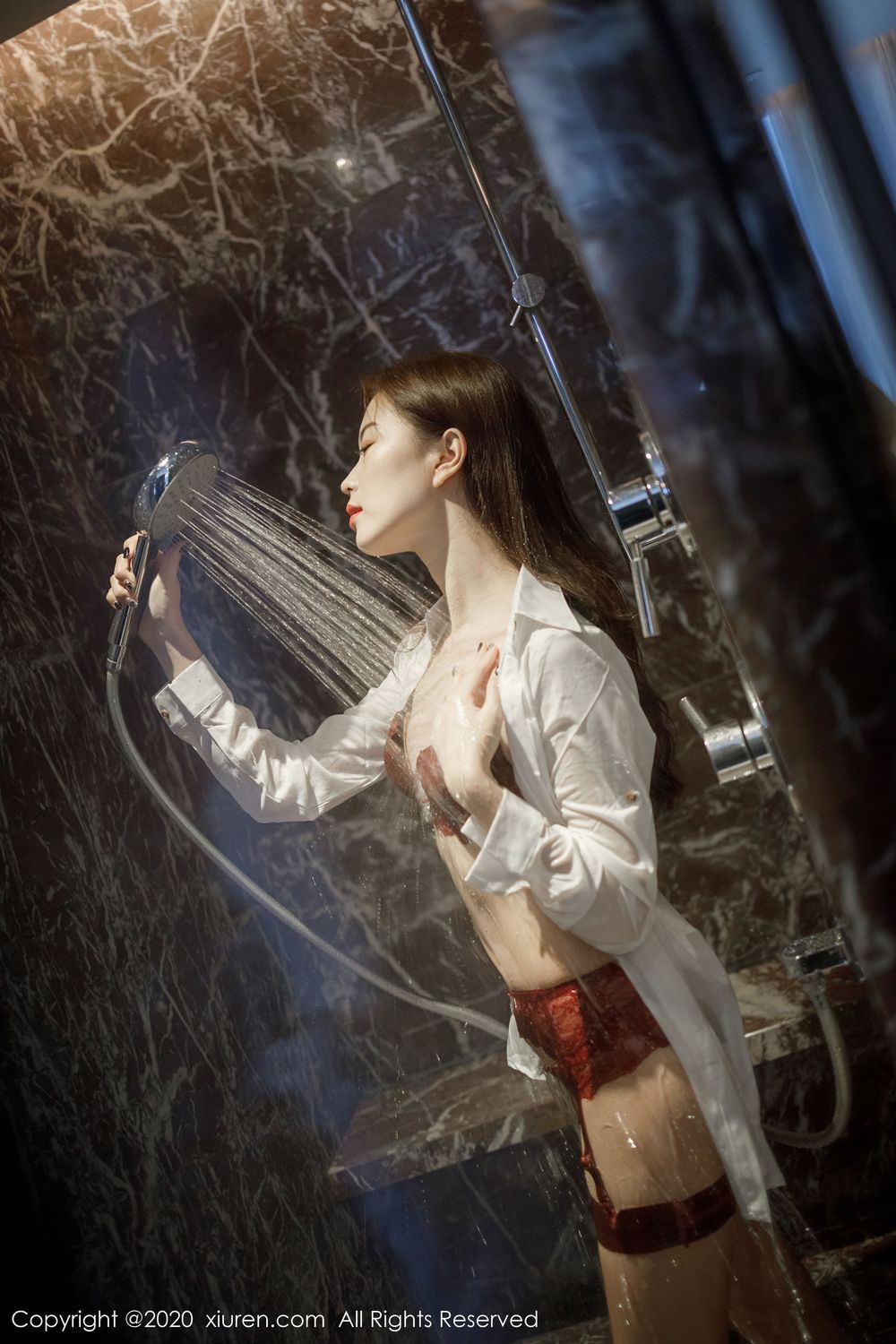 美女模特杨紫嫣Cynthia猩红内衣吊袜系列妖娆写真