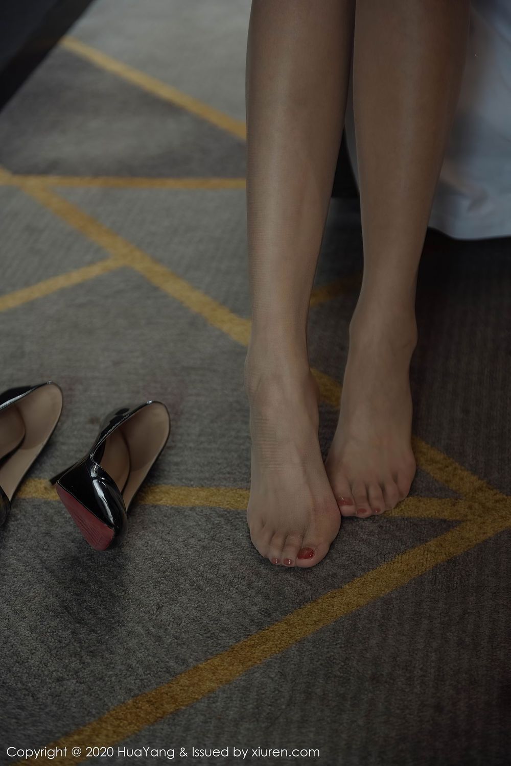 女模特陈一涵丝袜美腿&典雅吊裙御姐系列写真