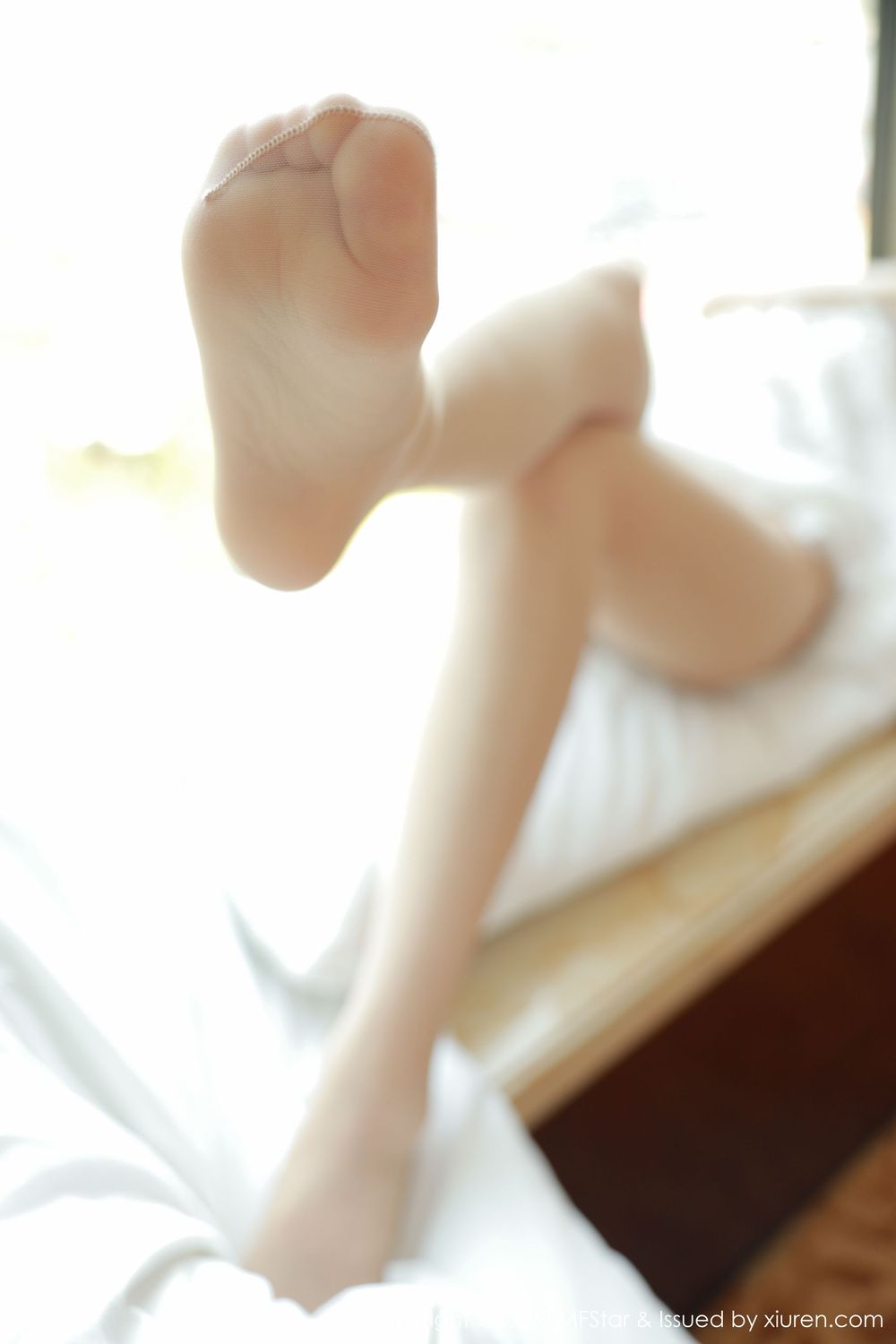 新人模特言沫丝袜美腿长发系列诱惑写真