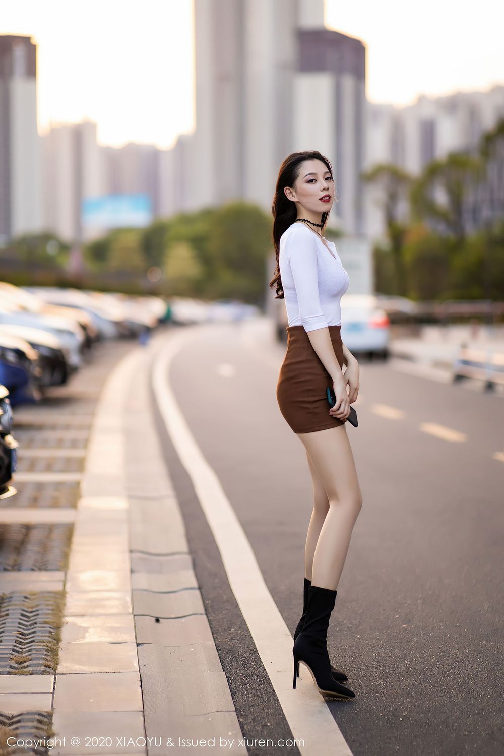 美女模特言沫 - 丝袜美腿户外车拍系列性感写真