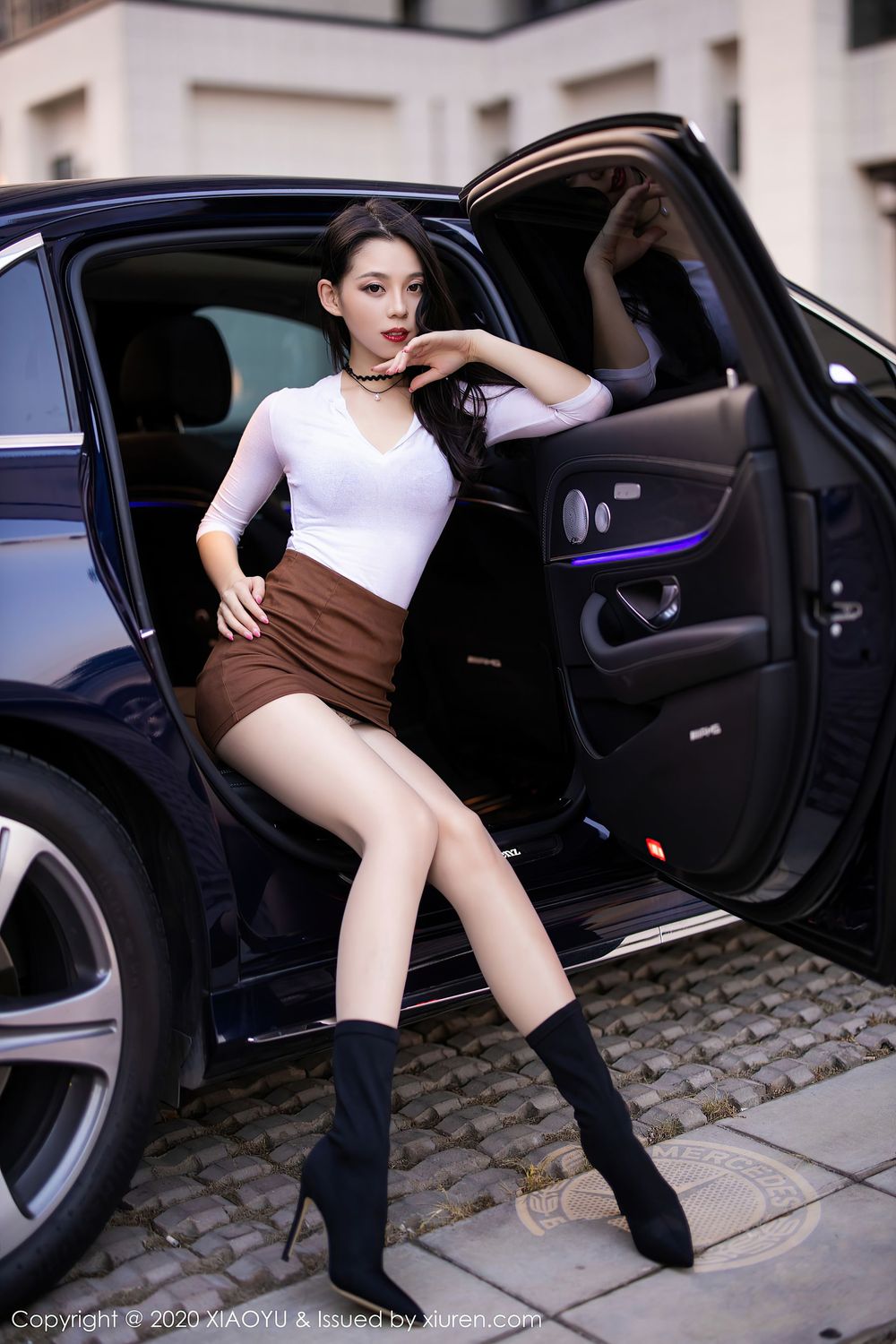 美女模特言沫 - 丝袜美腿户外车拍系列性感写真
