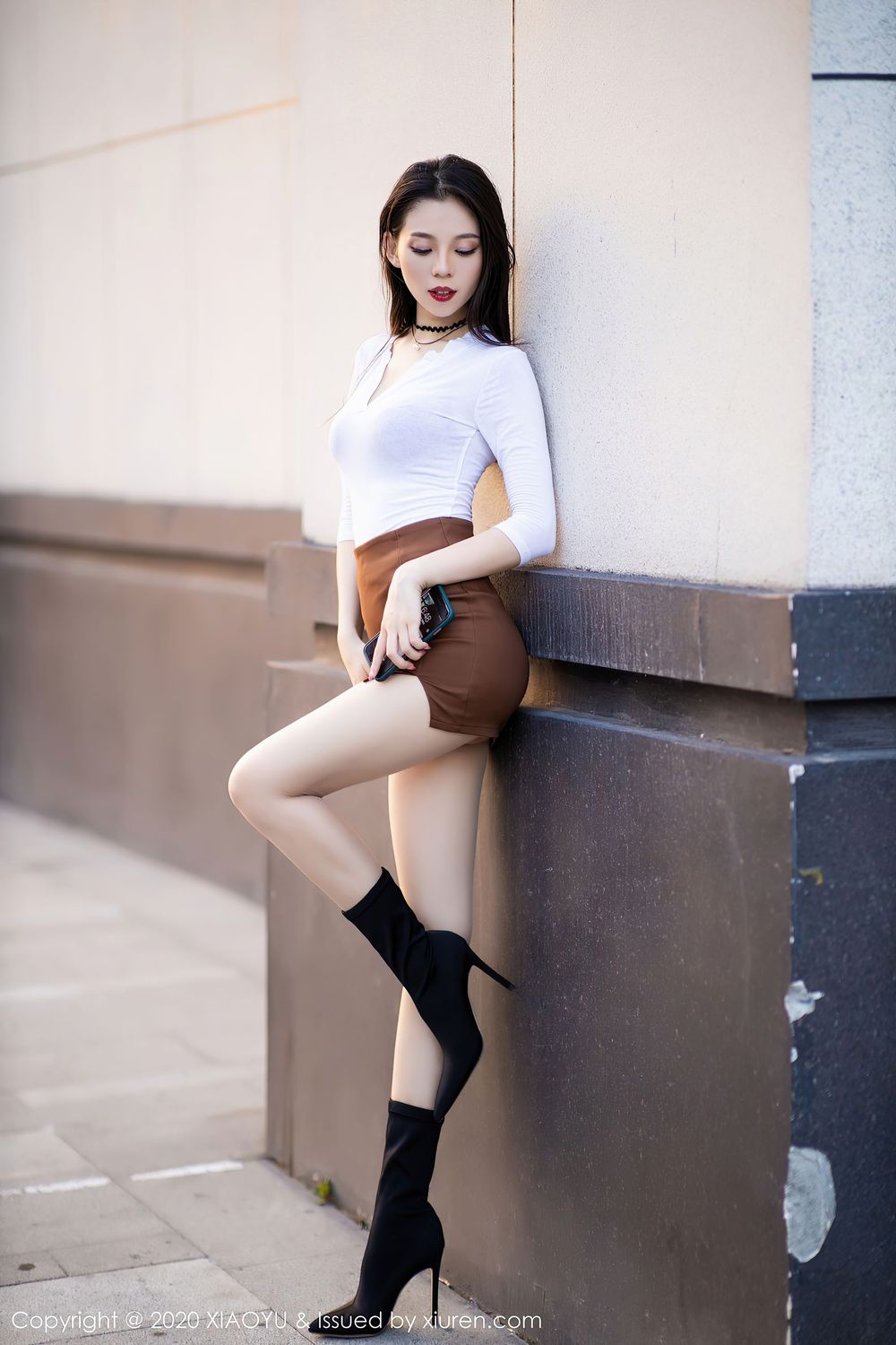 美女模特言沫 - 丝袜美腿户外车拍系列性感写真
