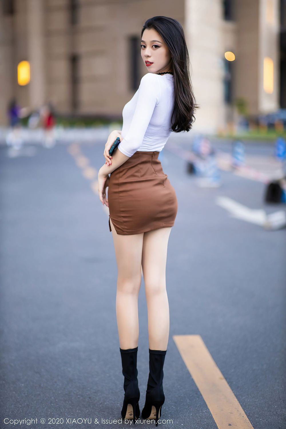 美女模特言沫 - 丝袜美腿户外车拍系列性感写真