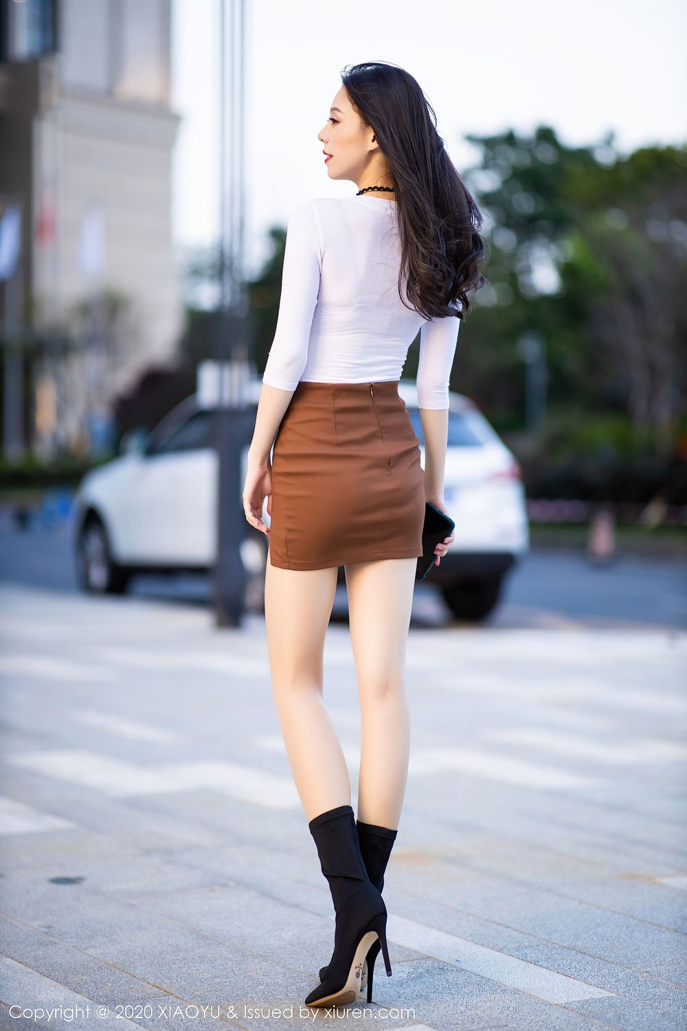 美女模特言沫 - 丝袜美腿户外车拍系列性感写真
