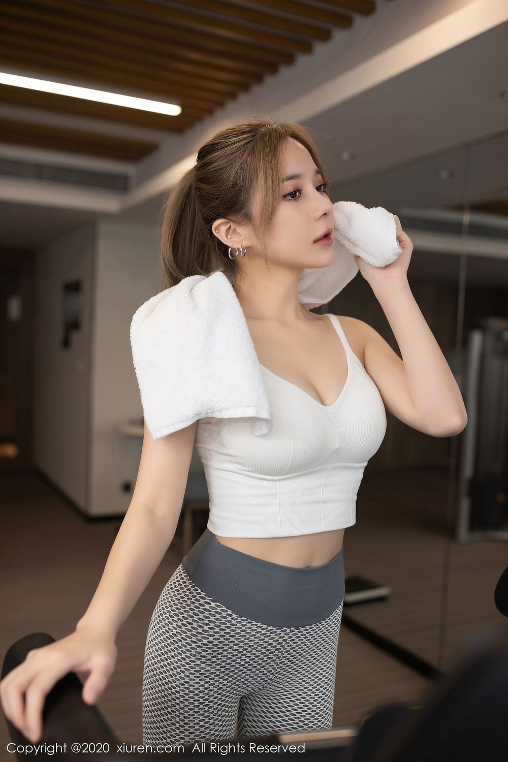 美女模特鱼子酱Fish陌生人健身房邂逅系列迷人写真