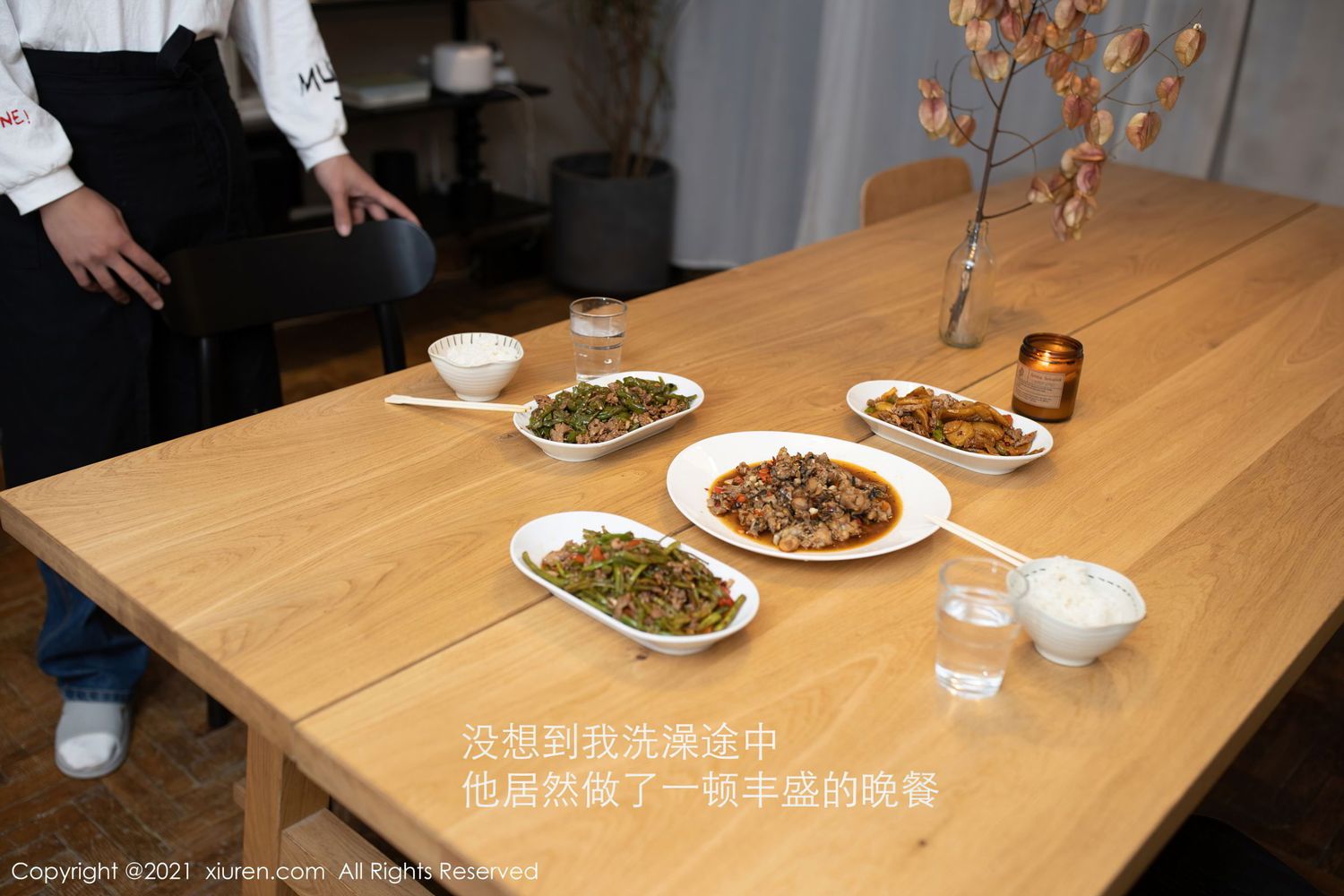 美女模特鱼子酱Fish邻居借水丝袜美腿系列套图