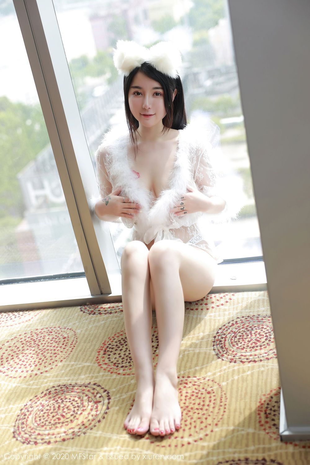 新人模特美七Mia - 猫女郎制服装扮性感写真