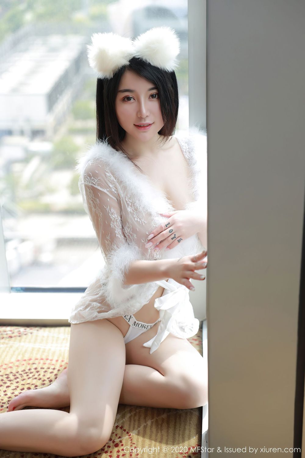 新人模特美七Mia - 猫女郎制服装扮性感写真
